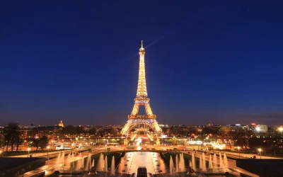 PARIGI: Lo Spettacolo Magico delle Luci